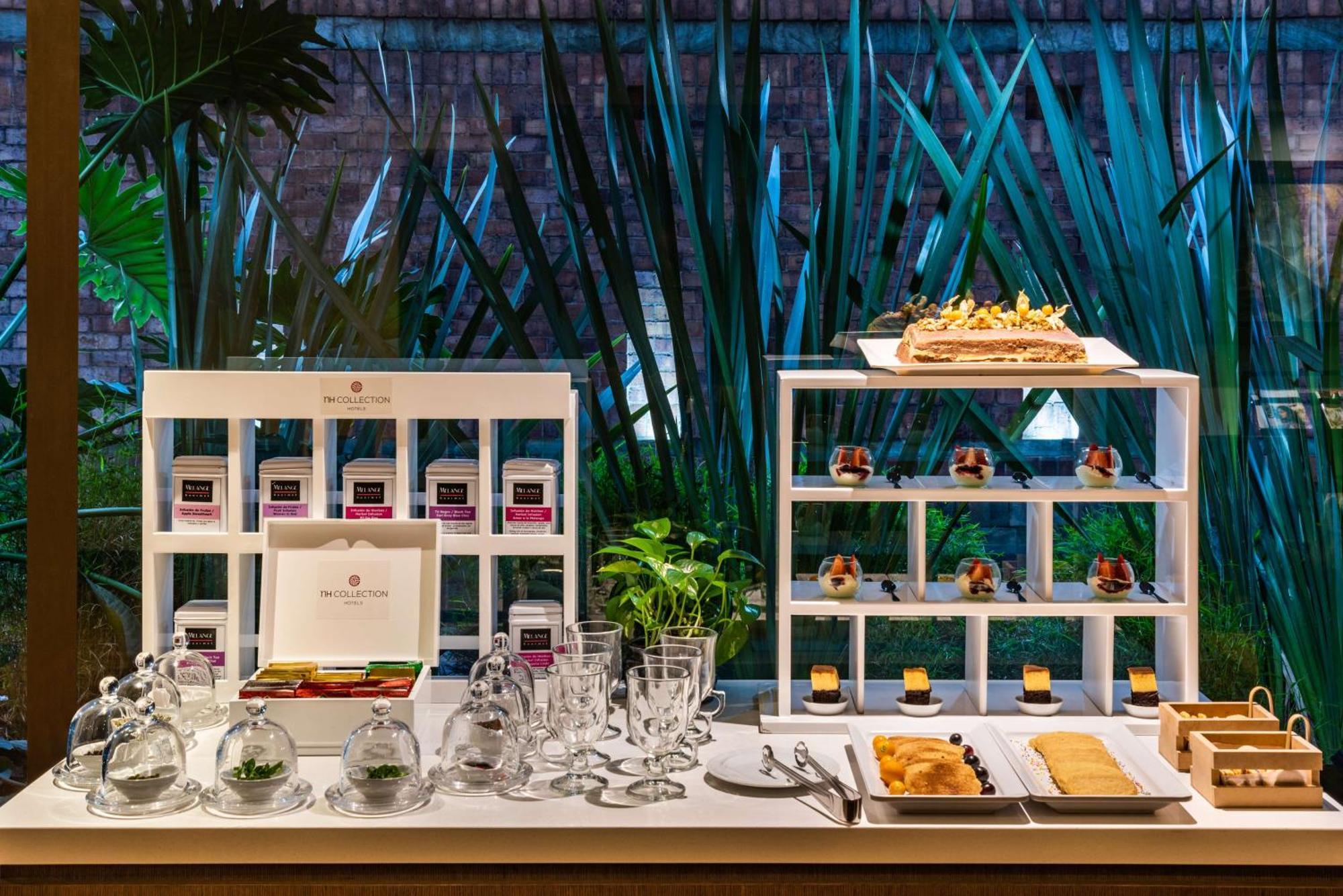 Nh Collection Bogota Andino Royal Hotel Exterior photo A buffet at a hotel